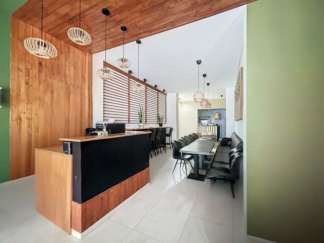 Formanoir 11 – 1070 – REZ COMMERCIAL